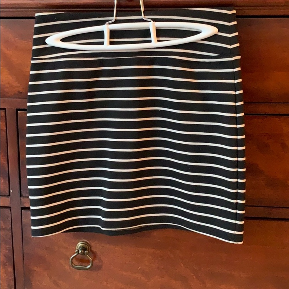 NEVER WORN BODYCON AMERICAN EAGLE SKIRT